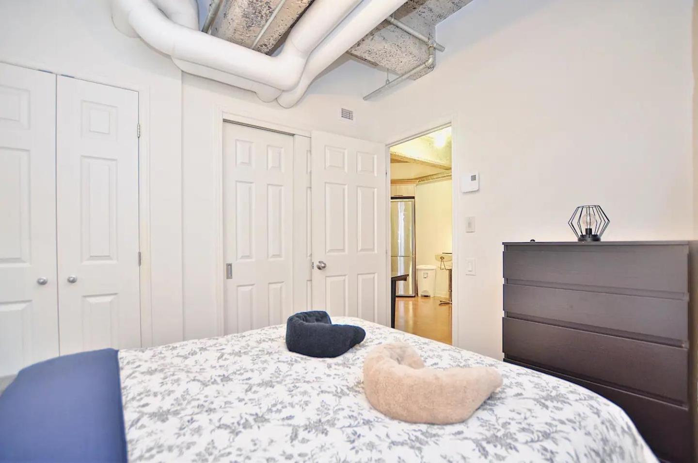 Апартаменти Stylish Urban Loft Downtown Монреаль Екстер'єр фото