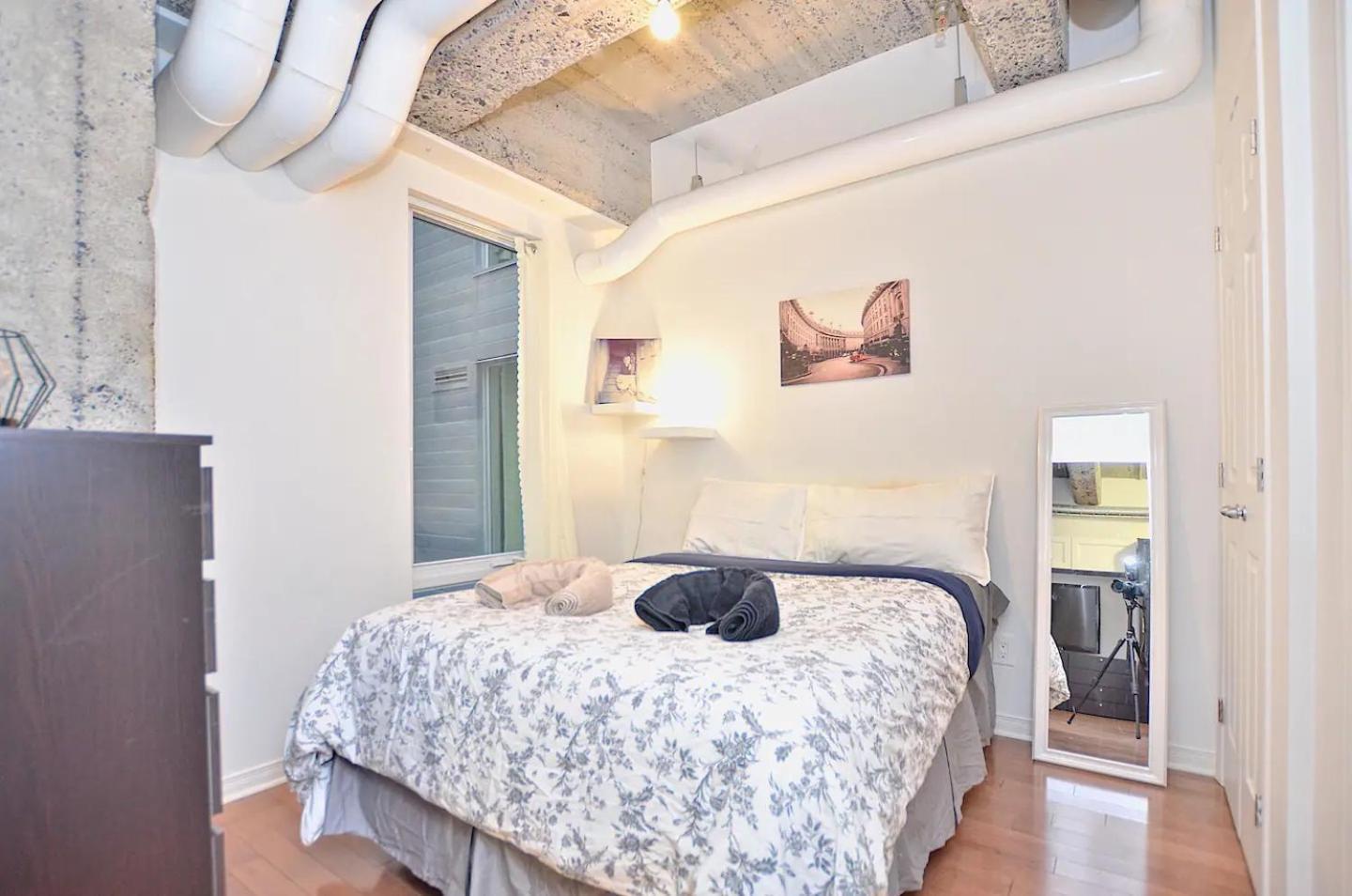 Апартаменти Stylish Urban Loft Downtown Монреаль Екстер'єр фото